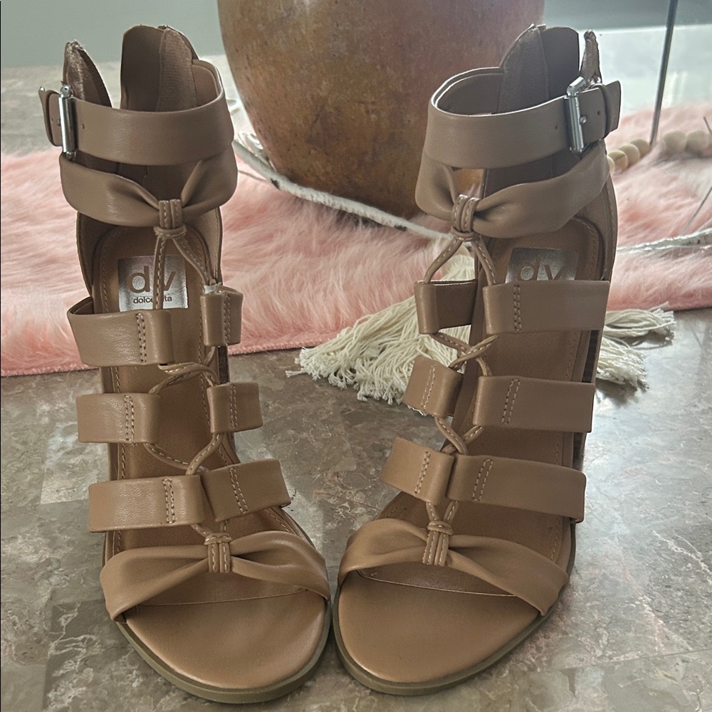 Dolce Vita Tan Knotted Strappy Gladiator Heels size 8